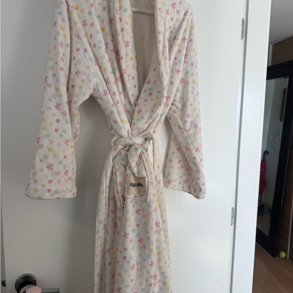 Djerf Avenue Floral Print Robe - Cream and Pink